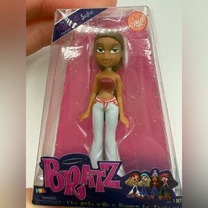 2022 New Bratz Mini dolls Series 1 Flaunt It Sasha 2”